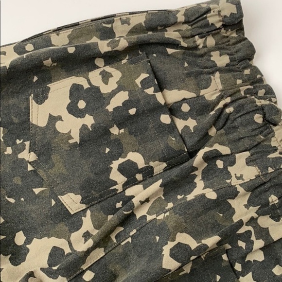 Anthropologie Amadi Camo Floral High Waisted Trousers - Picture 16 of 16